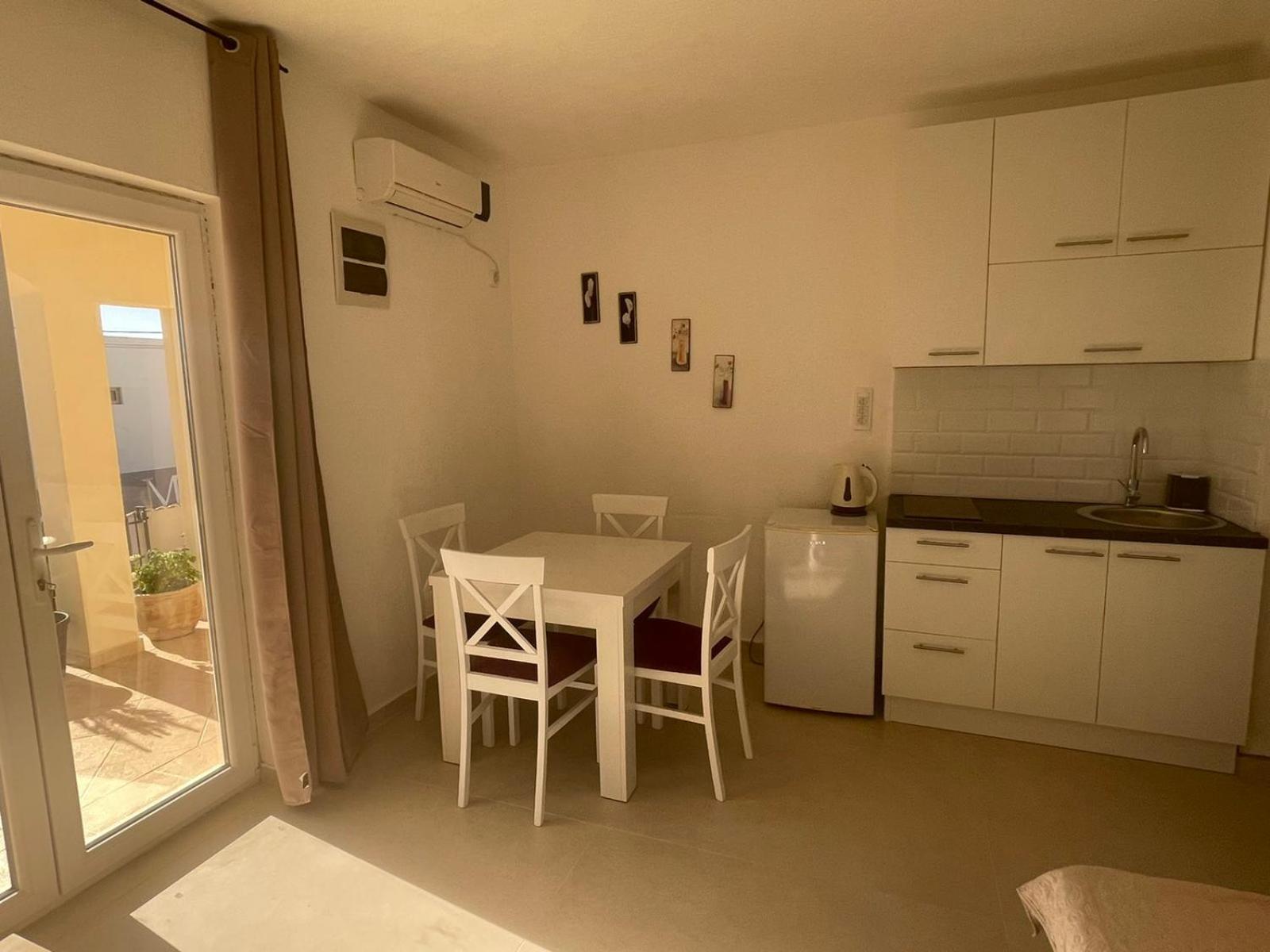 Talija Apartments Krimovica Budva Ruang foto